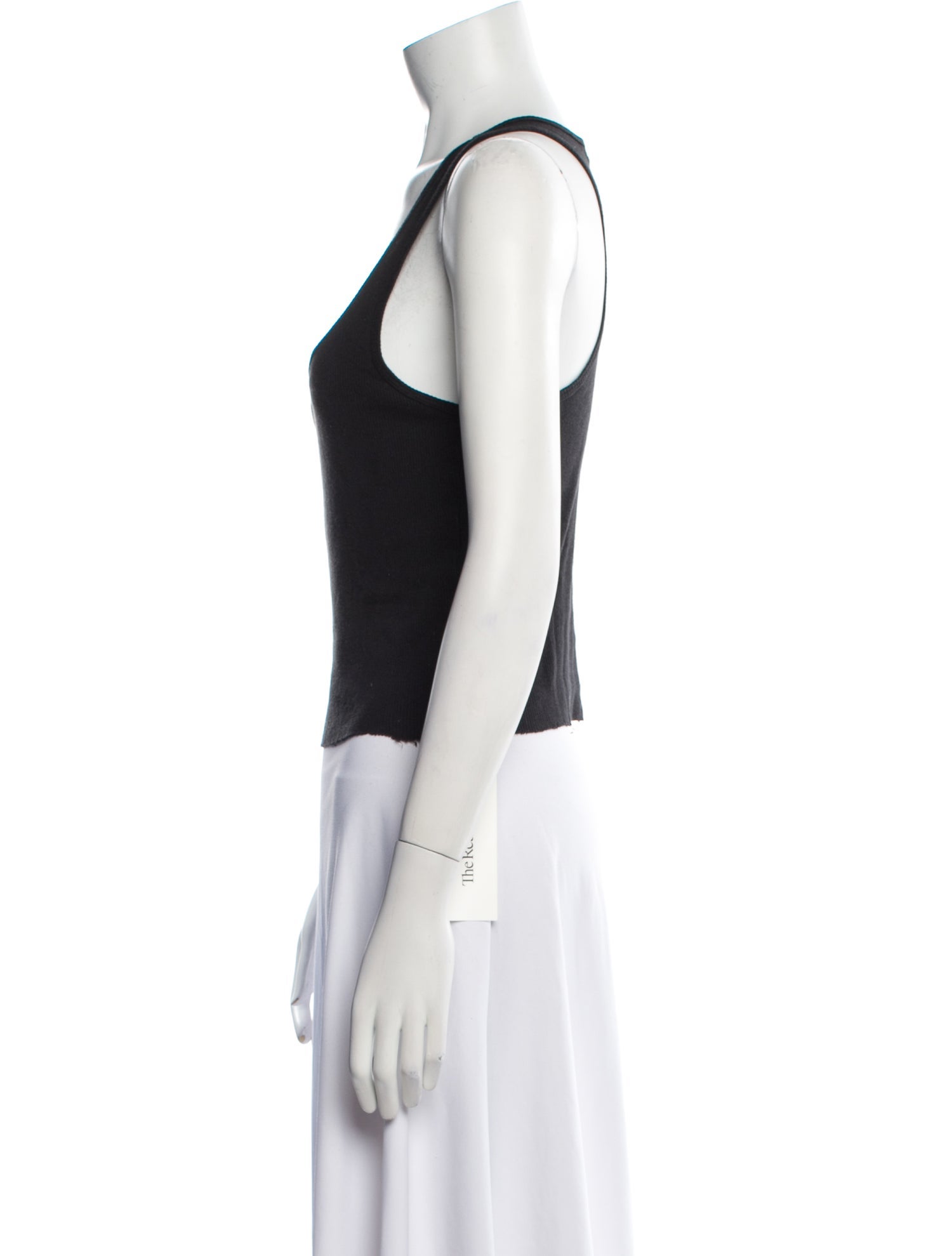 Éterne Scoop Neck Sleeveless Top