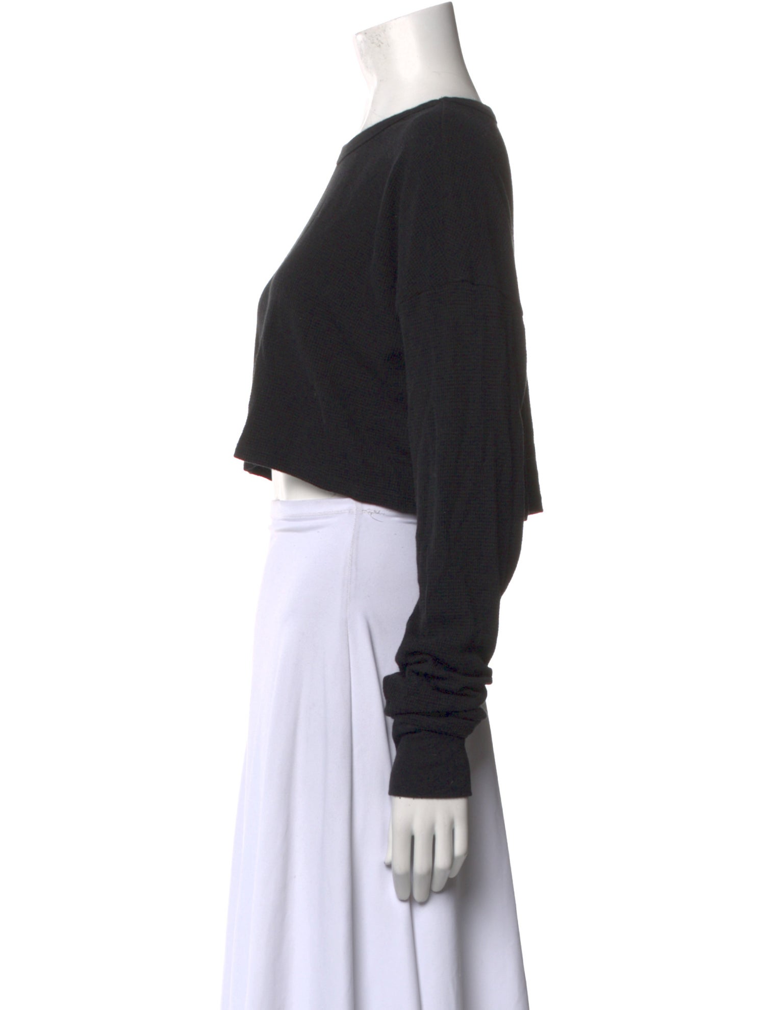 Éterne Crew Neck Long Sleeve Crop Top