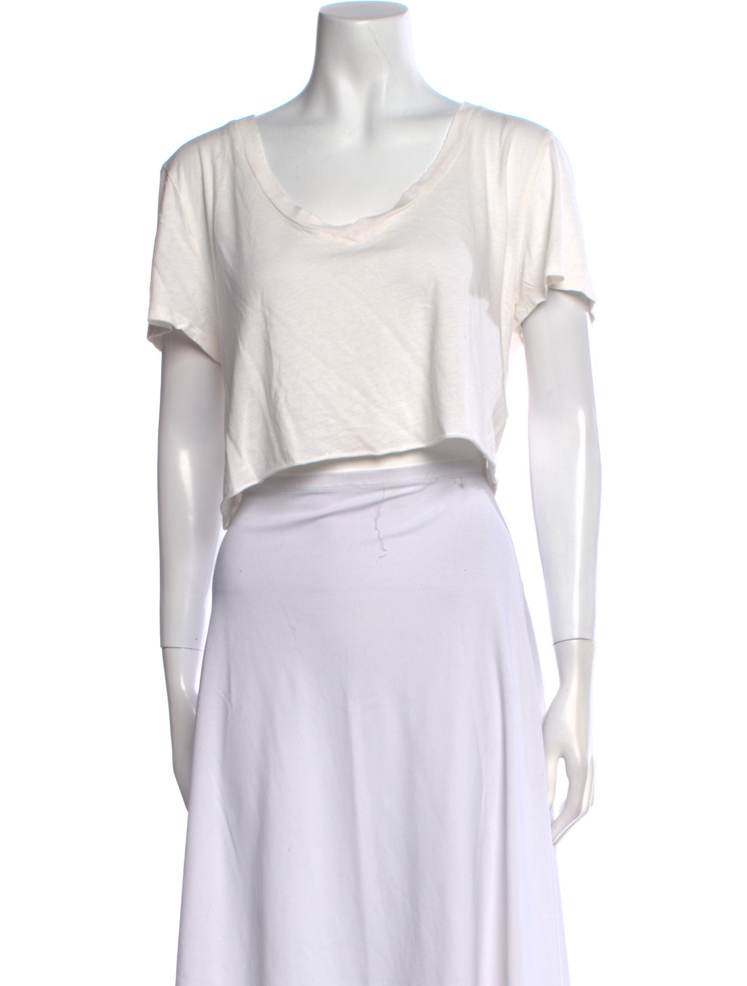 Éterne Scoop Neck Short Sleeve Crop Top