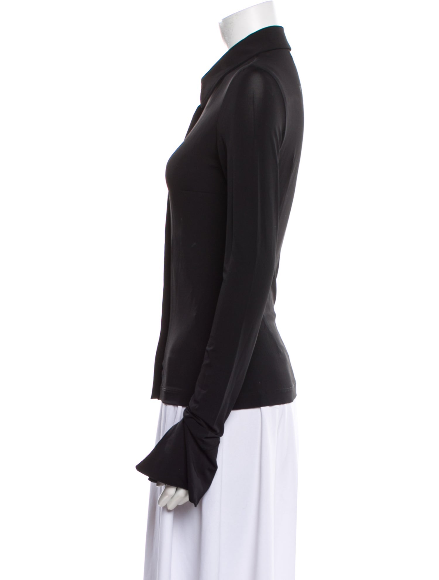 Éterne Long Sleeve Button-Up Top