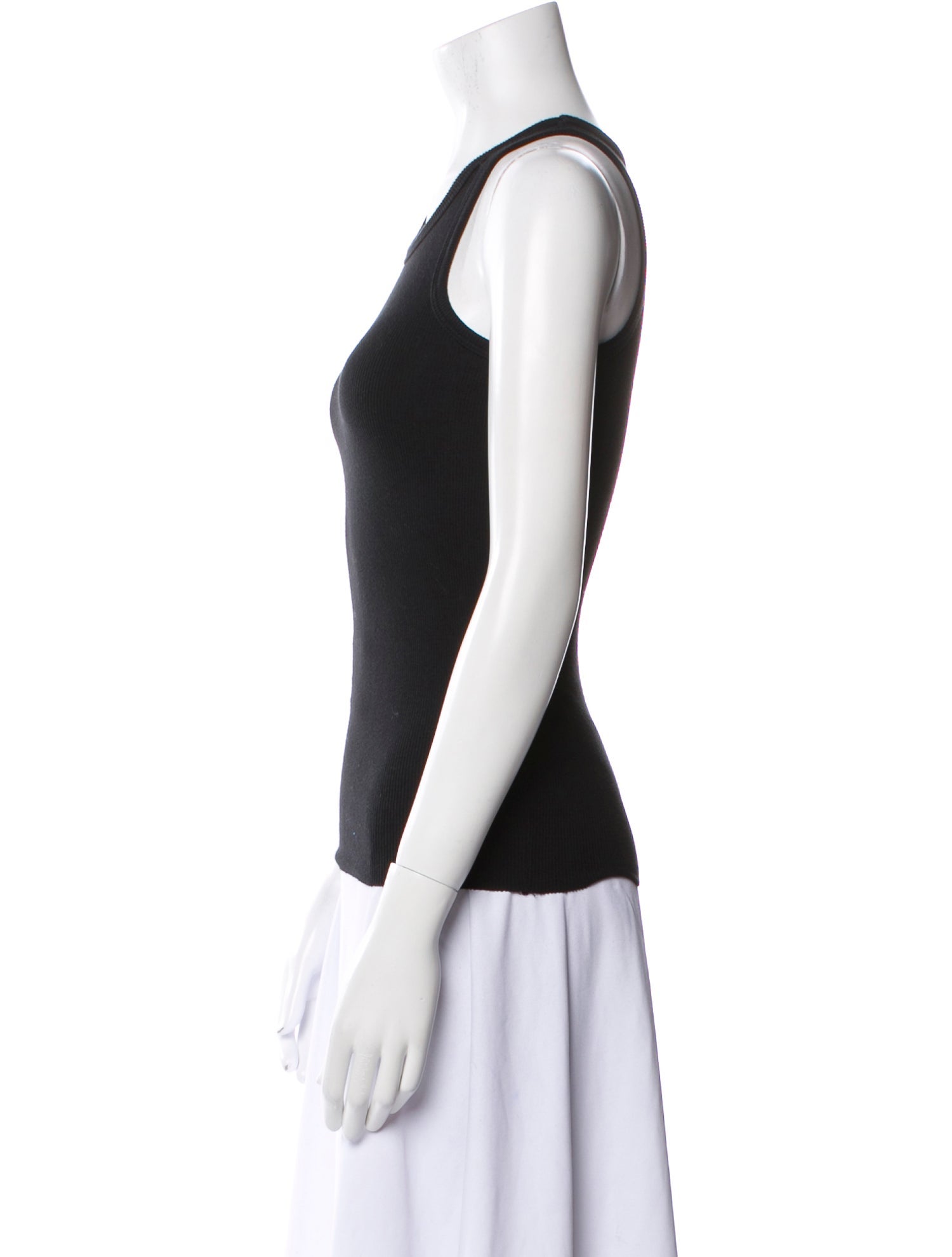 Éterne Scoop Neck Sleeveless Top
