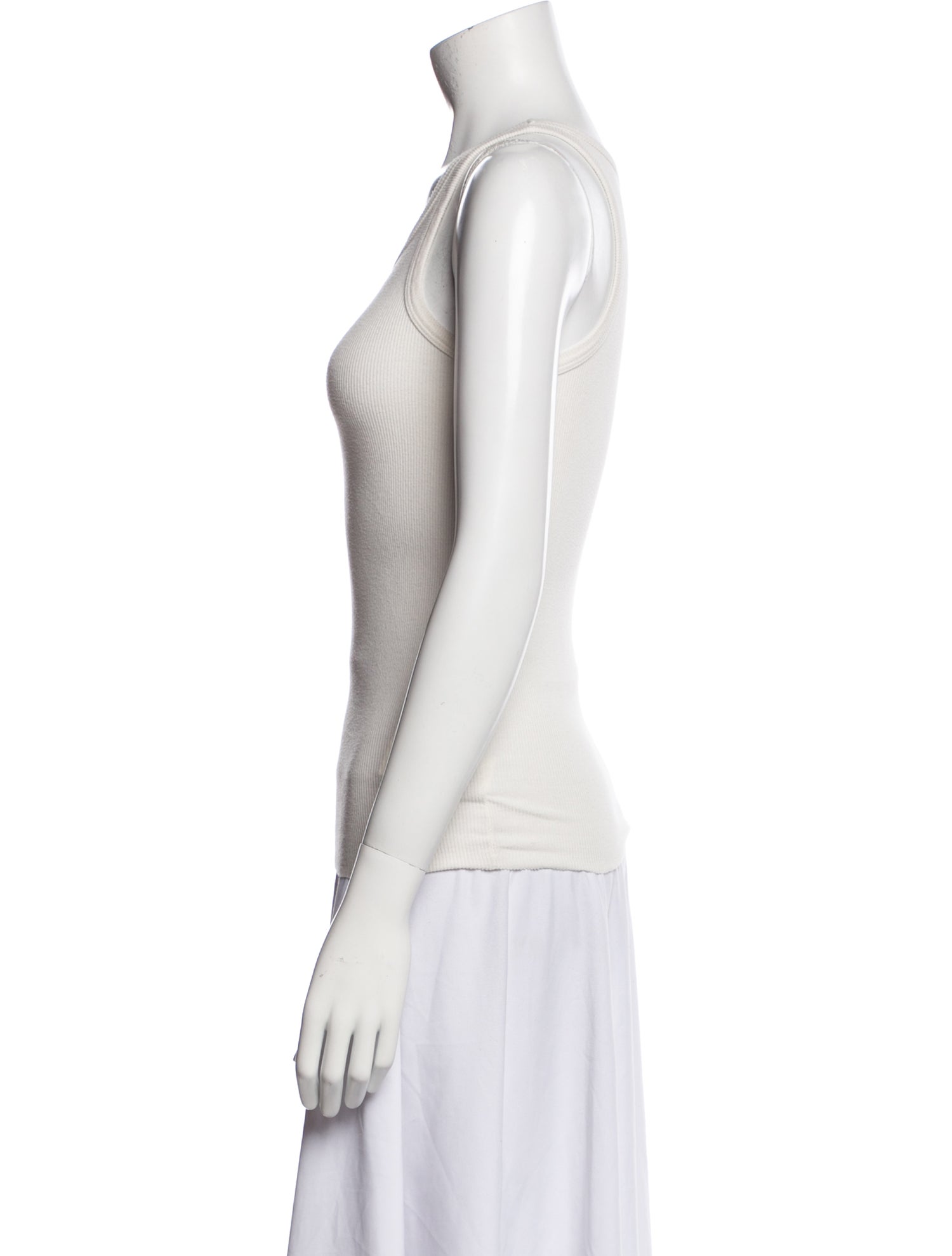 Éterne Scoop Neck Sleeveless Top