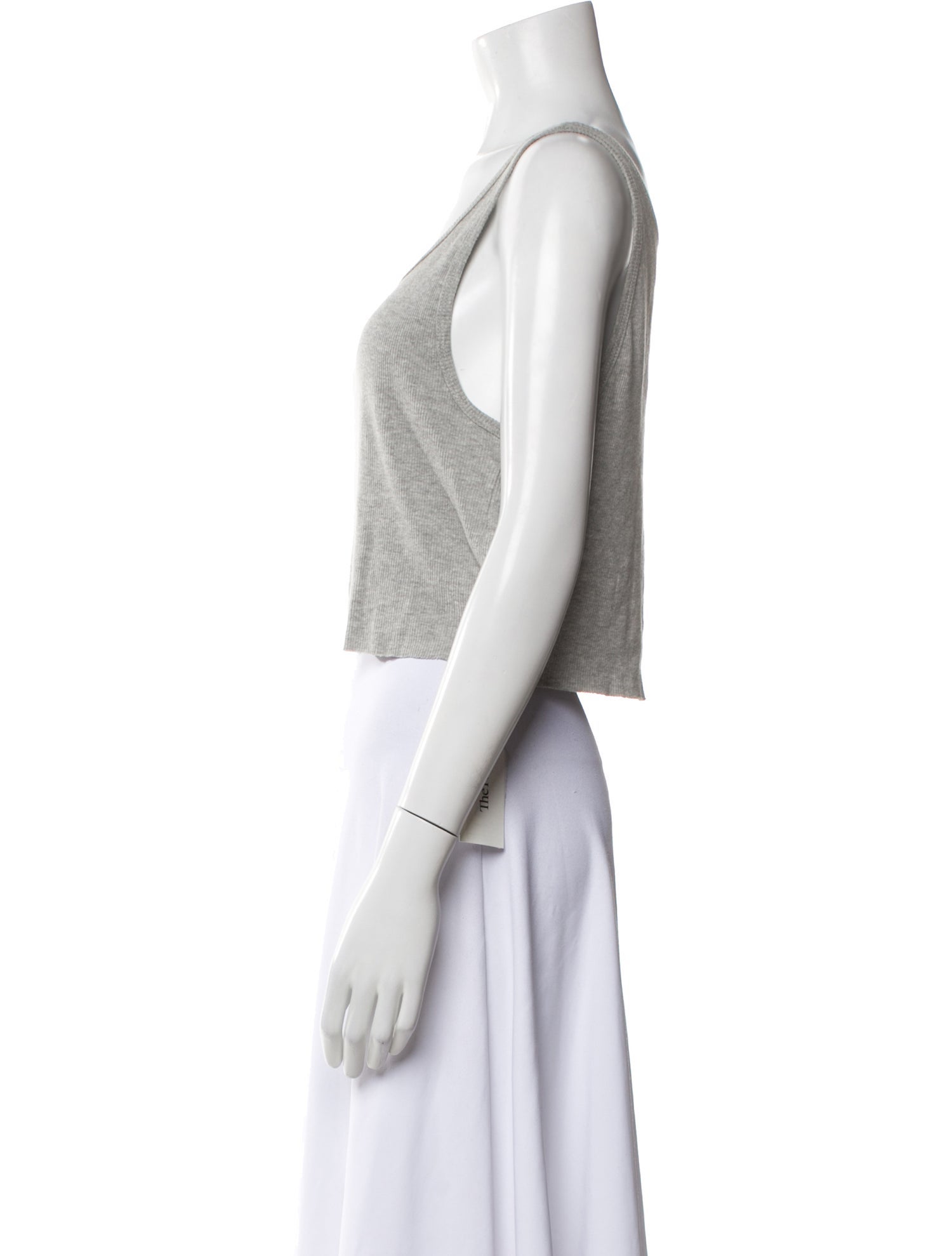 Éterne Scoop Neck Sleeveless Crop Top