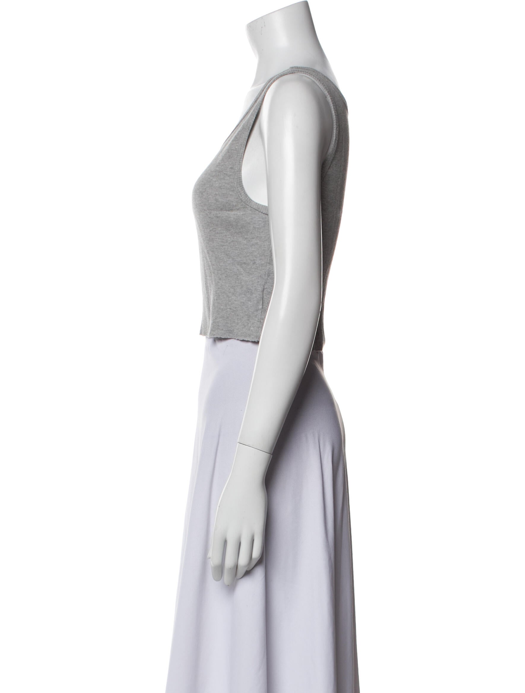 Éterne Scoop Neck Sleeveless Crop Top