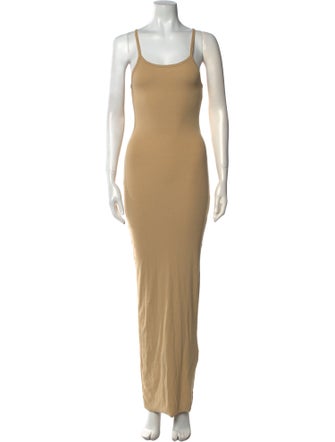 Éterne Scoop Neck Long Dress