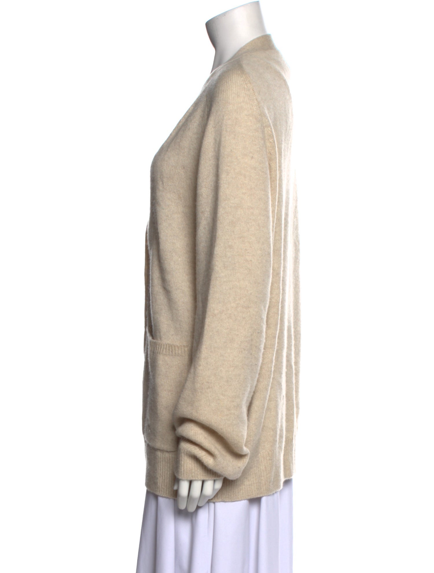 Éterne Cashmere V-Neck Sweater