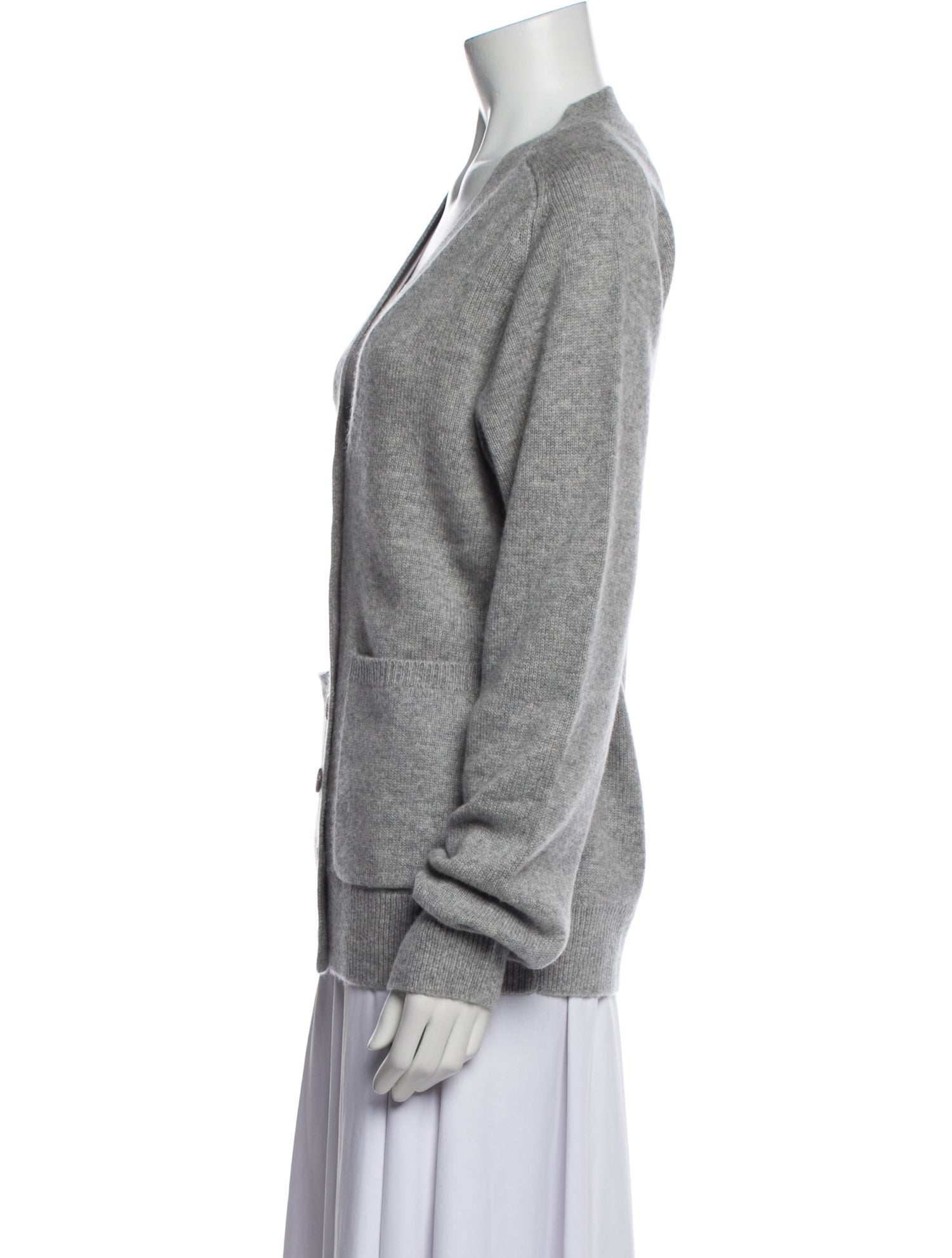 Éterne Cashmere V-Neck Sweater