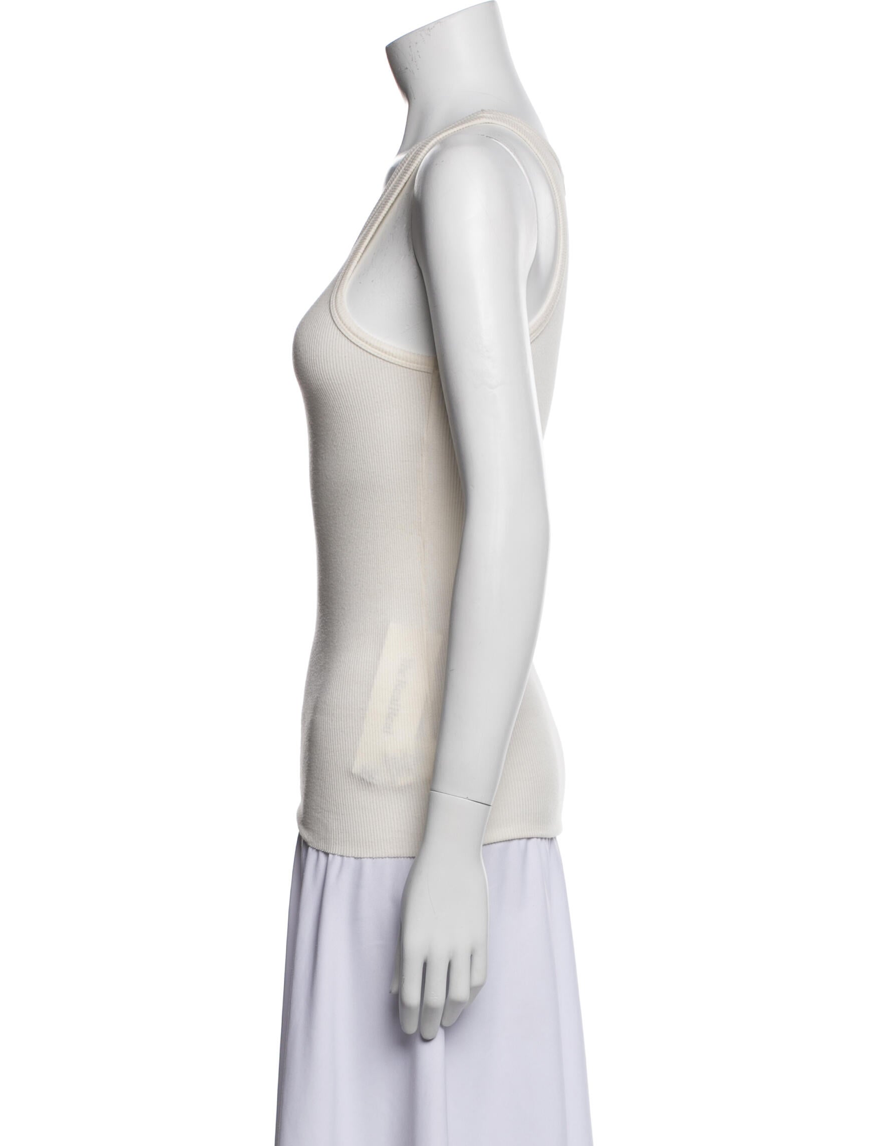 Éterne Scoop Neck Sleeveless Top