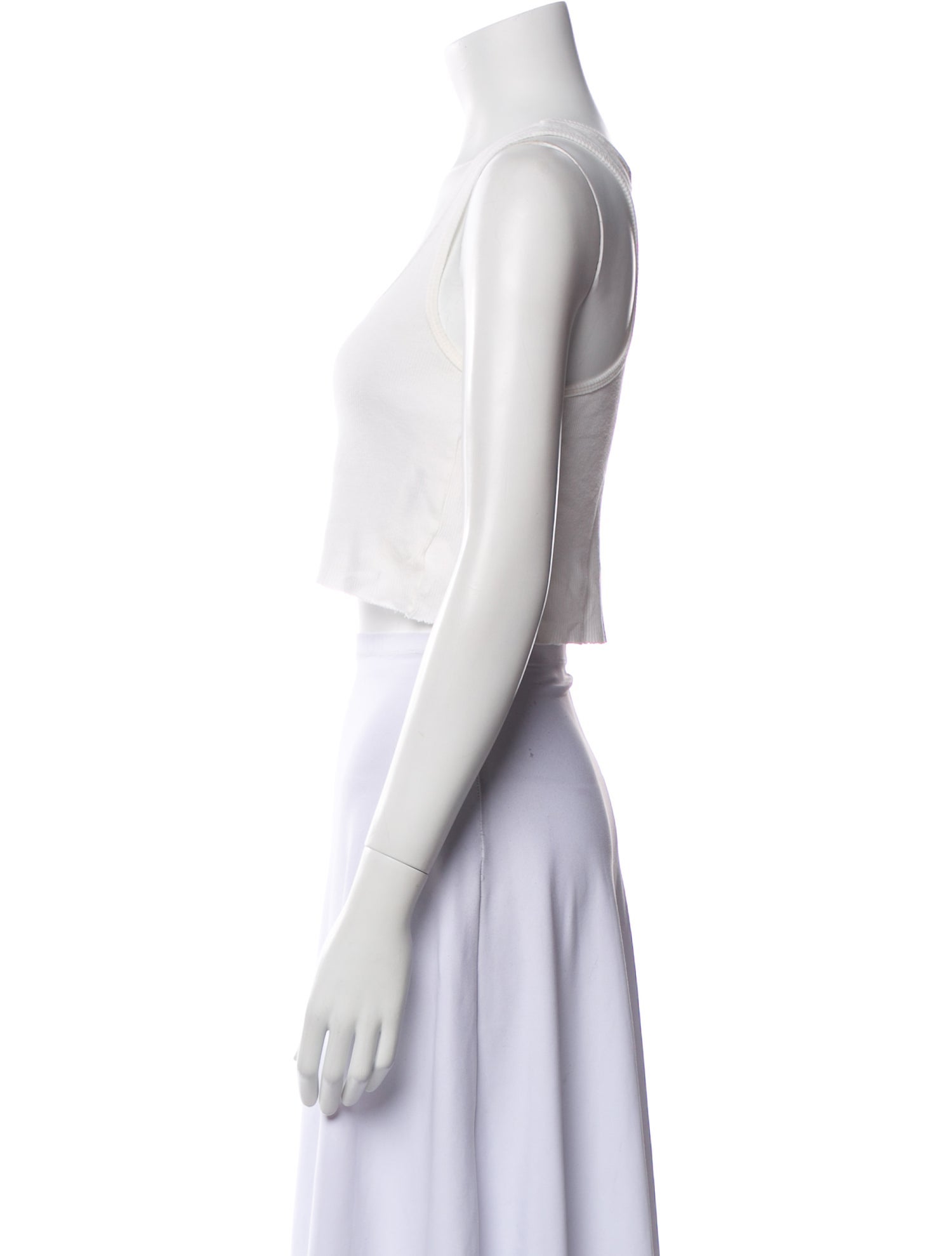 Éterne Scoop Neck Sleeveless Crop Top