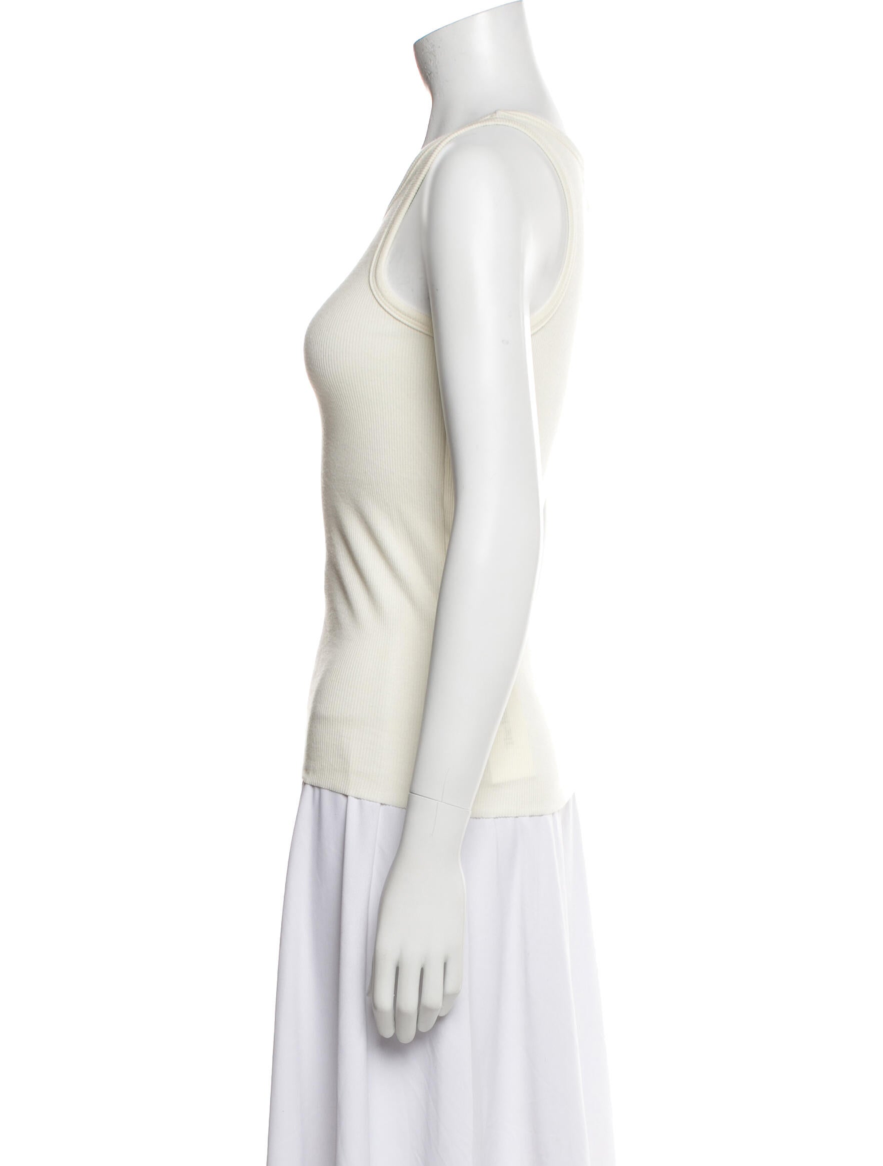 Éterne Scoop Neck Sleeveless Top