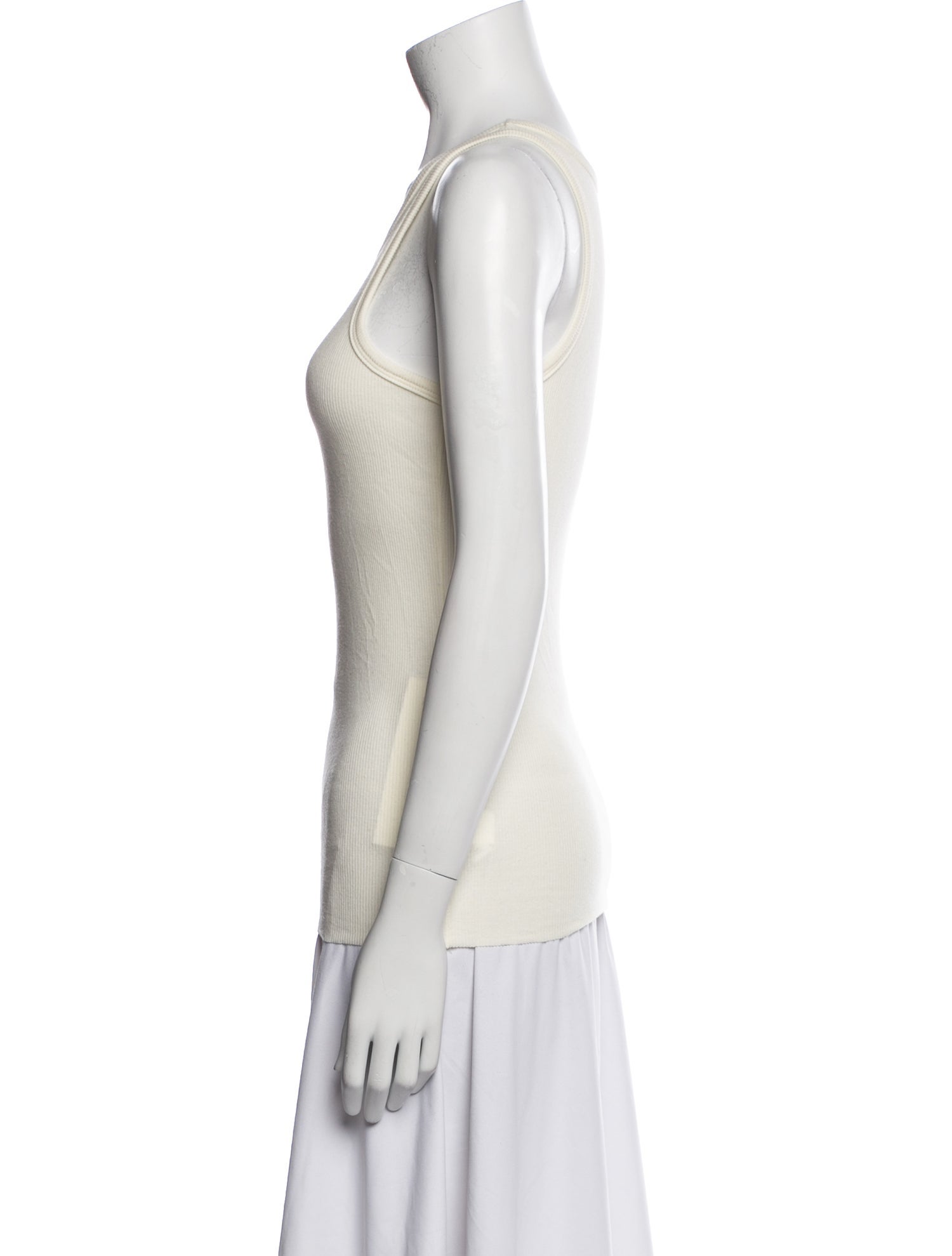 Éterne Scoop Neck Sleeveless Top