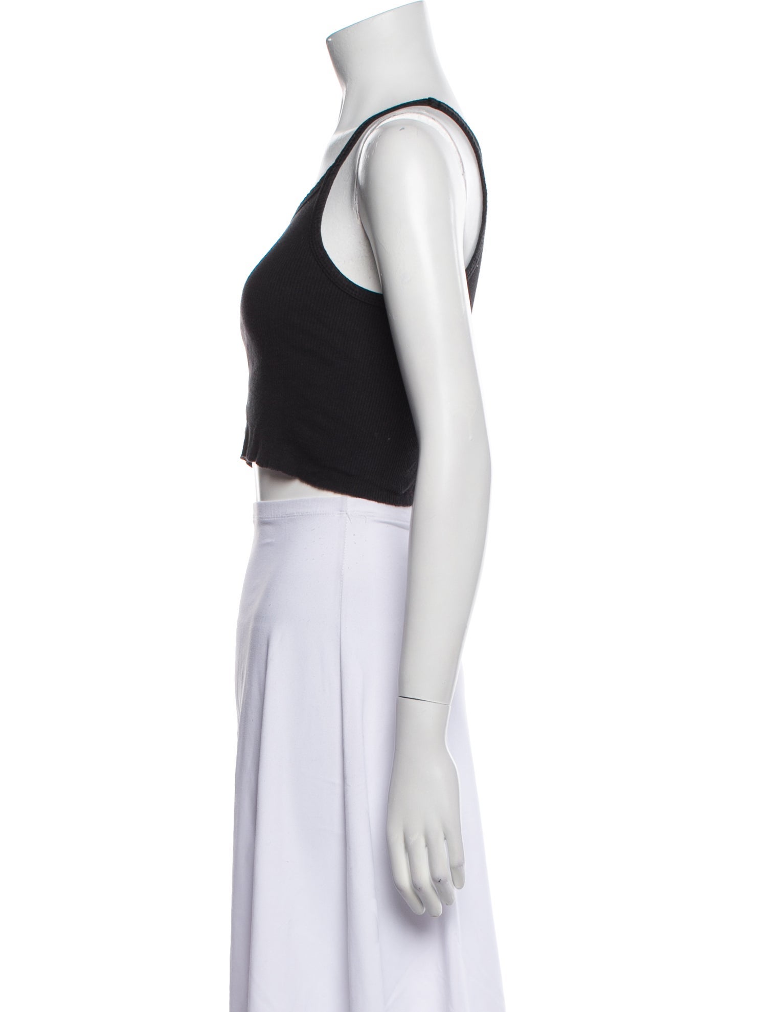 Éterne Scoop Neck Sleeveless Crop Top