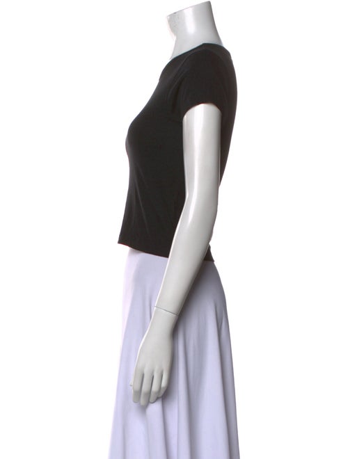 Éterne Scoop Neck Short Sleeve Crop Top