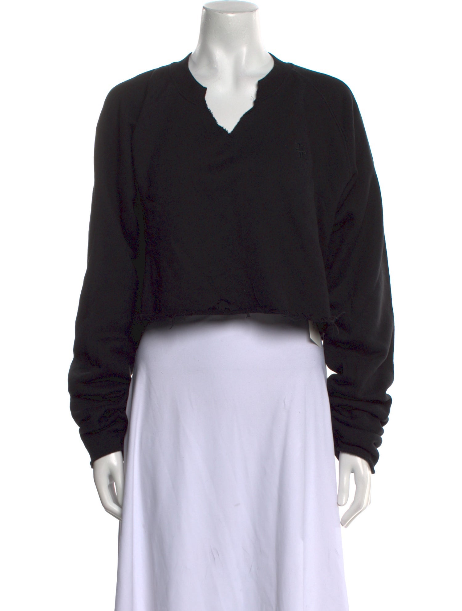 Éterne V-Neck Long Sleeve Crop Top