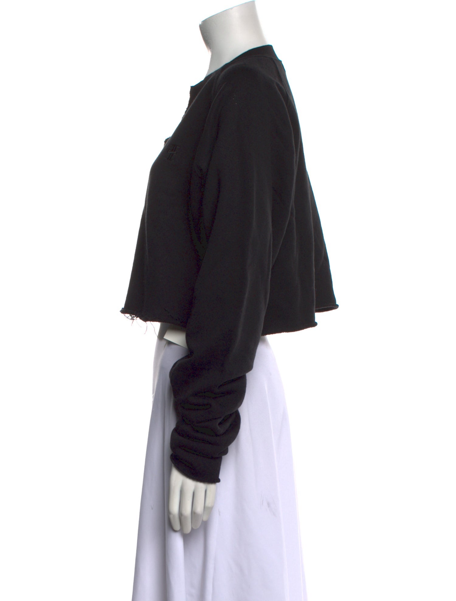 Éterne V-Neck Long Sleeve Crop Top