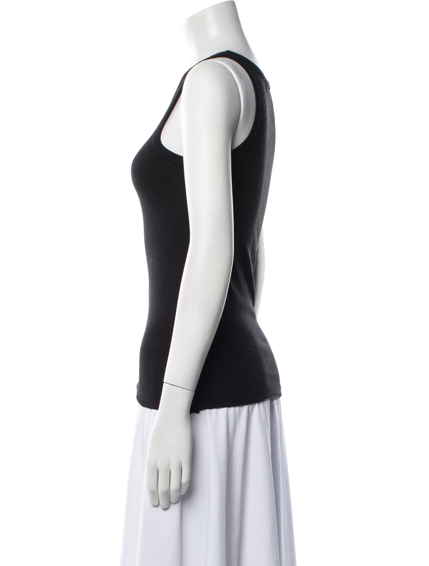 Éterne Scoop Neck Sleeveless Top