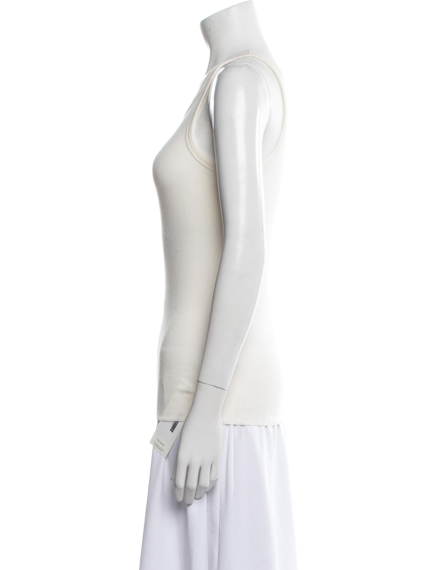 Éterne Scoop Neck Sleeveless Top