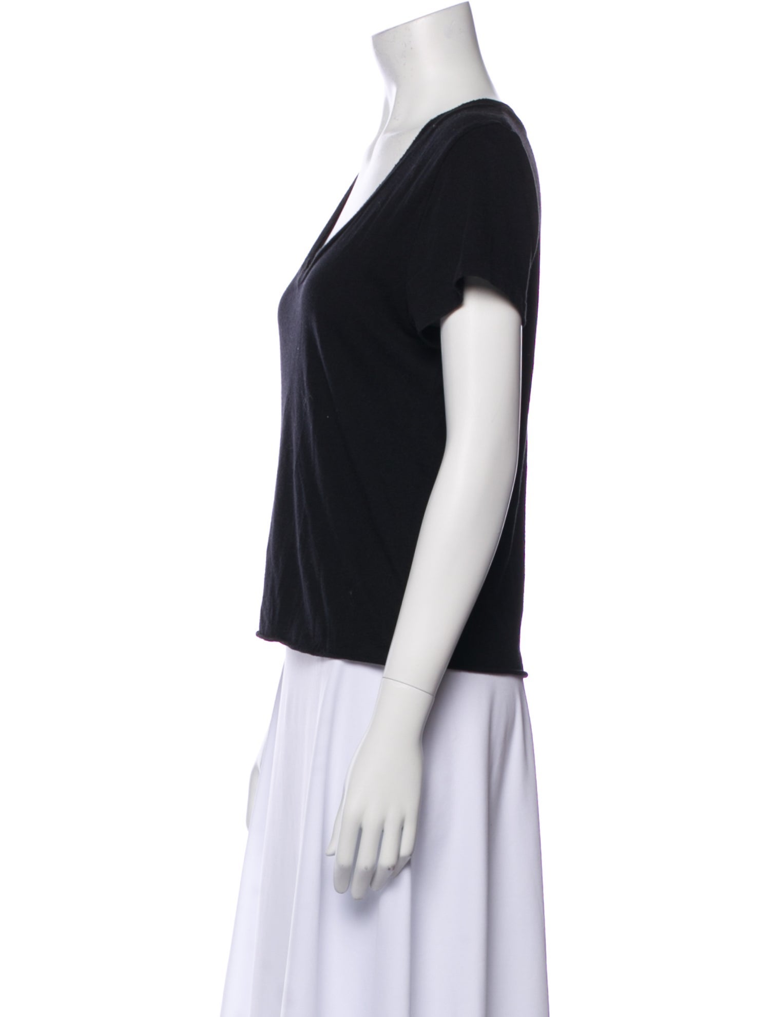 Éterne Scoop Neck Short Sleeve T-Shirt