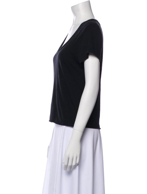 Éterne Scoop Neck Short Sleeve T-Shirt