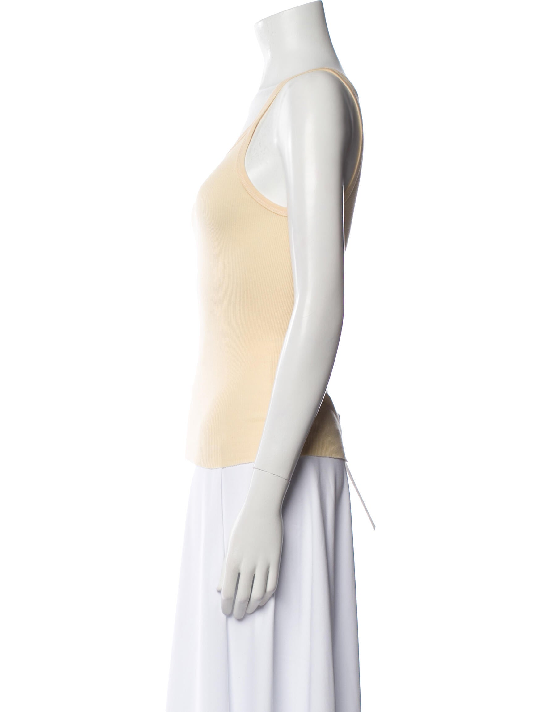 Éterne Scoop Neck Sleeveless Top