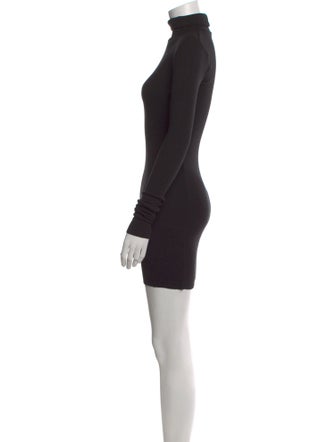 Éterne Turtleneck Knee-Length Dress