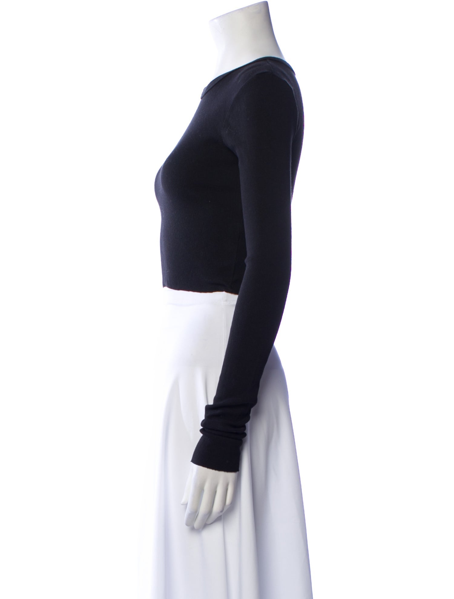 Éterne Crew Neck Long Sleeve Crop Top