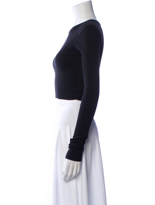 Éterne Crew Neck Long Sleeve Crop Top