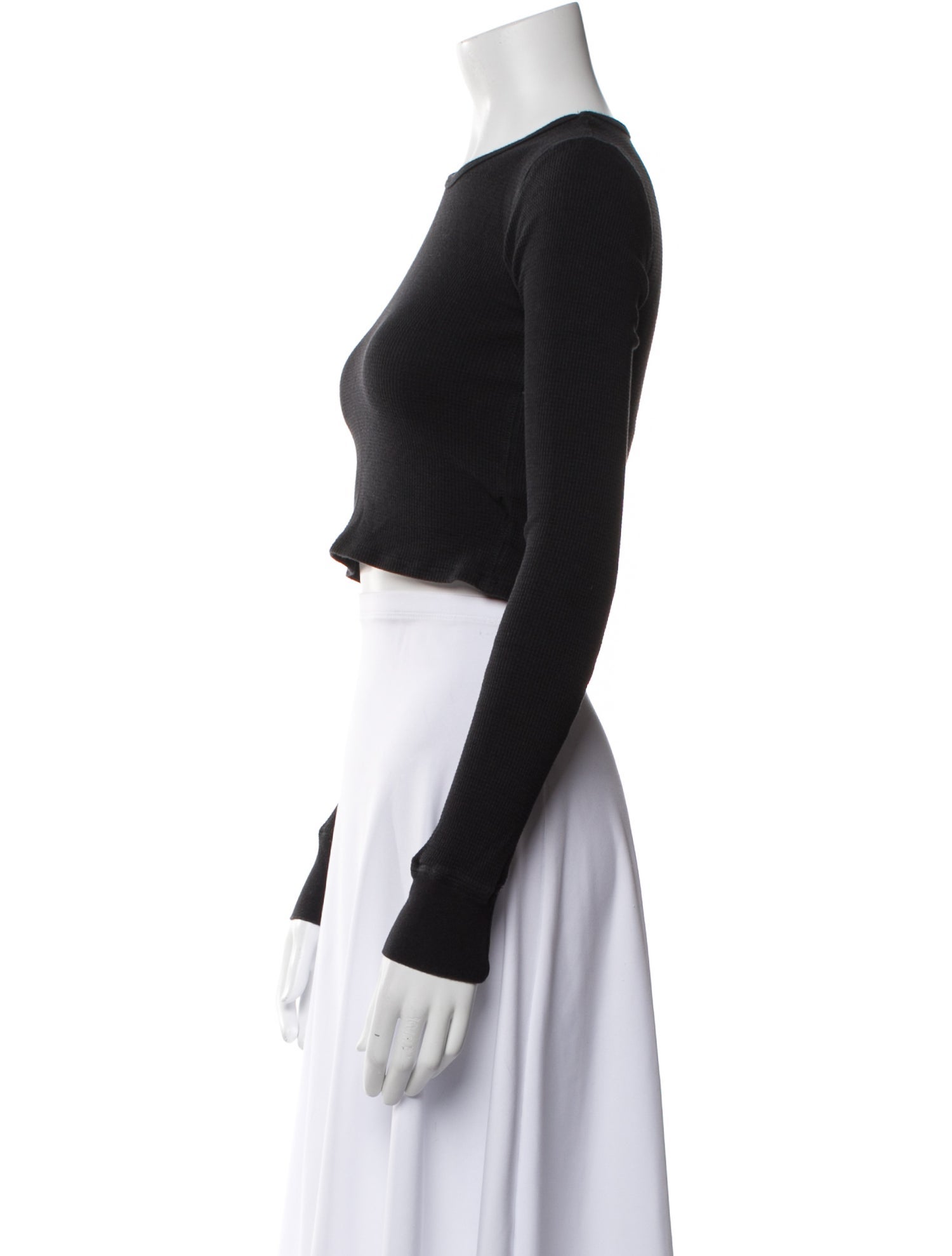 Éterne Crew Neck Long Sleeve Crop Top