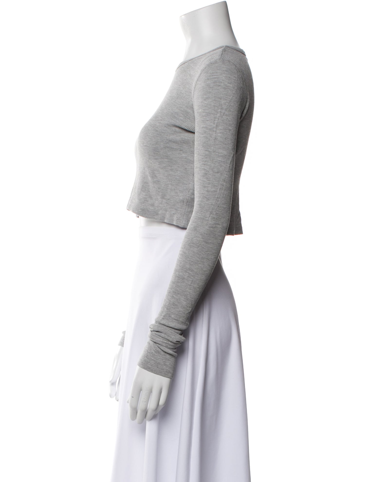 Éterne Crew Neck Long Sleeve Crop Top