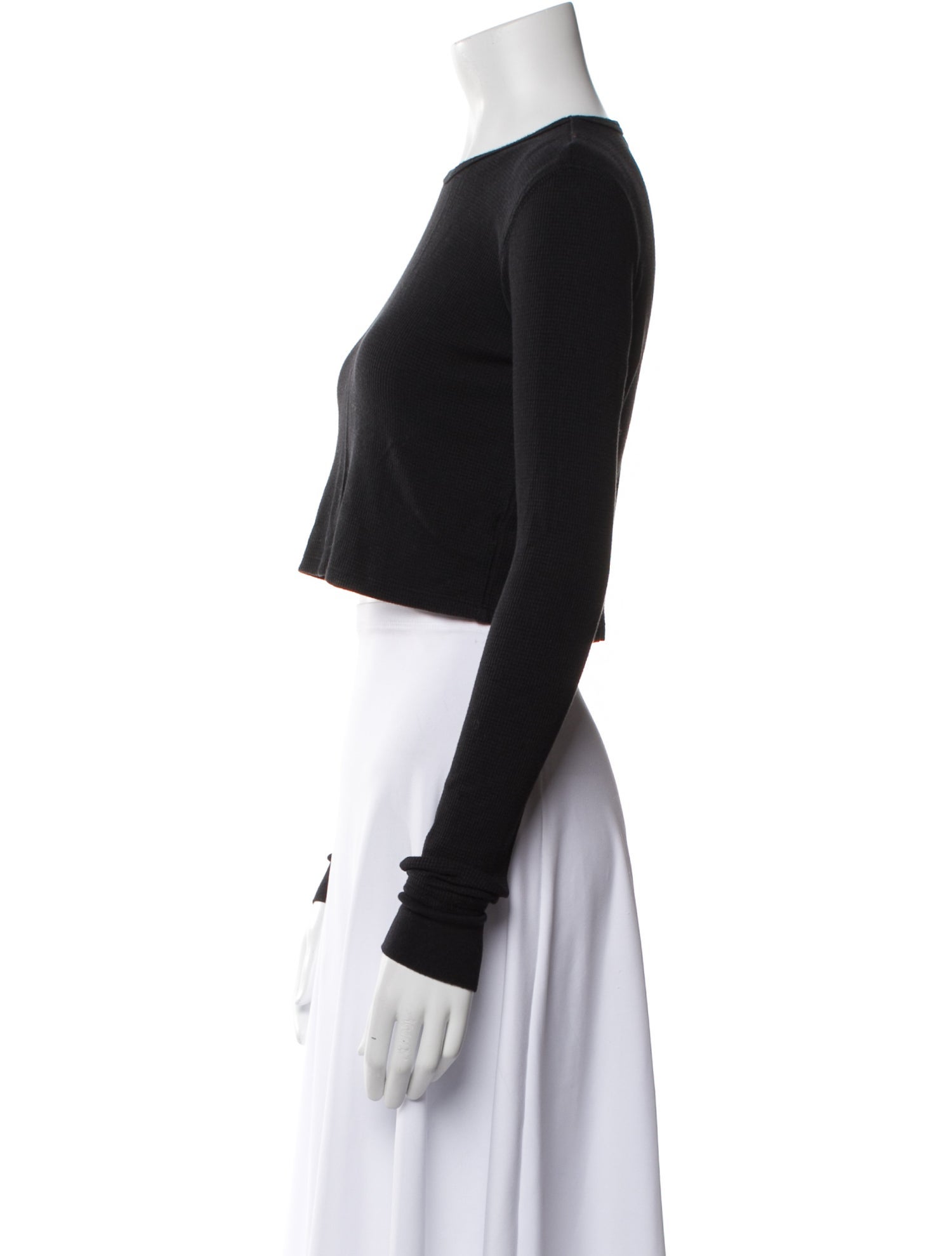 Éterne Crew Neck Long Sleeve Crop Top