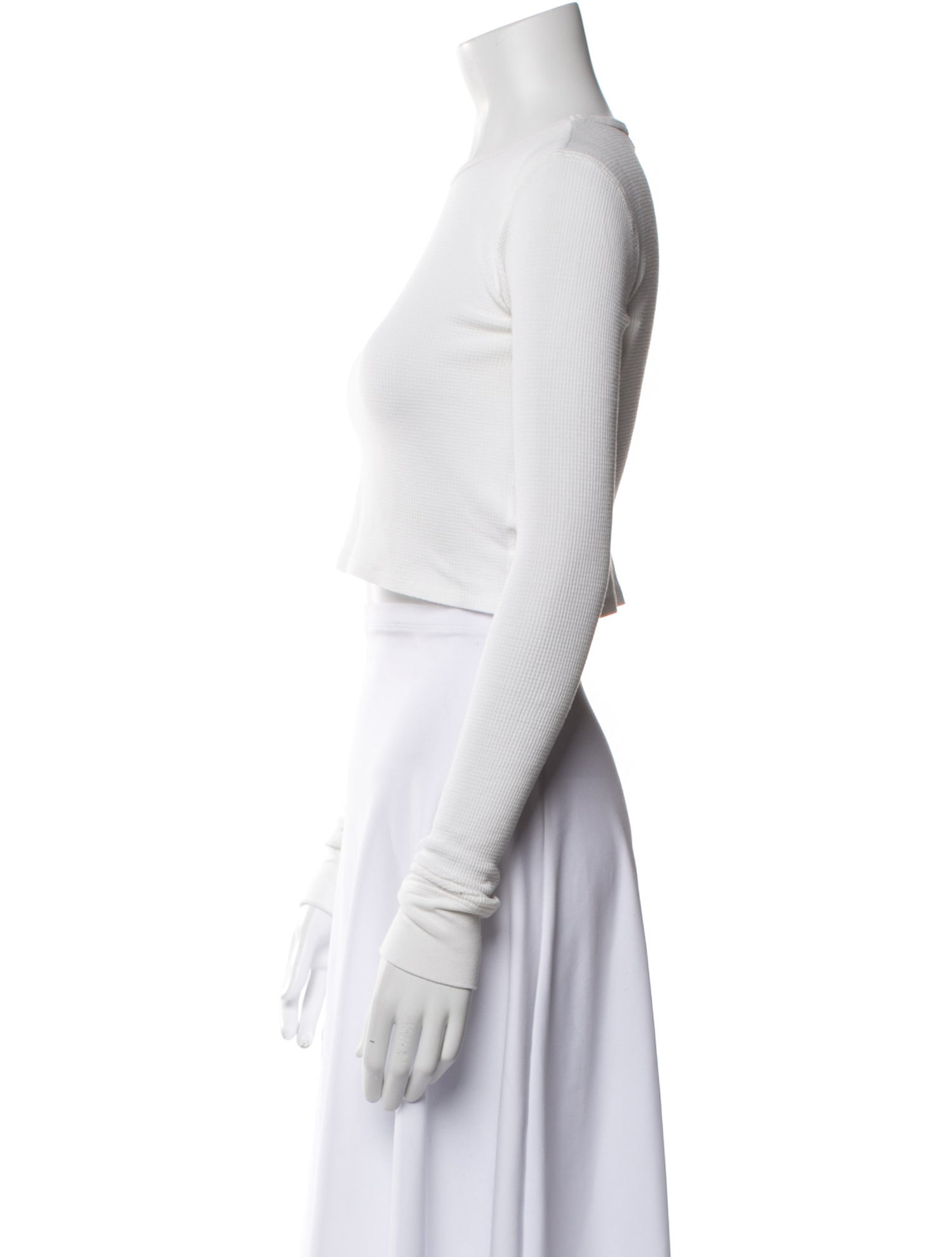 Éterne Crew Neck Long Sleeve Crop Top