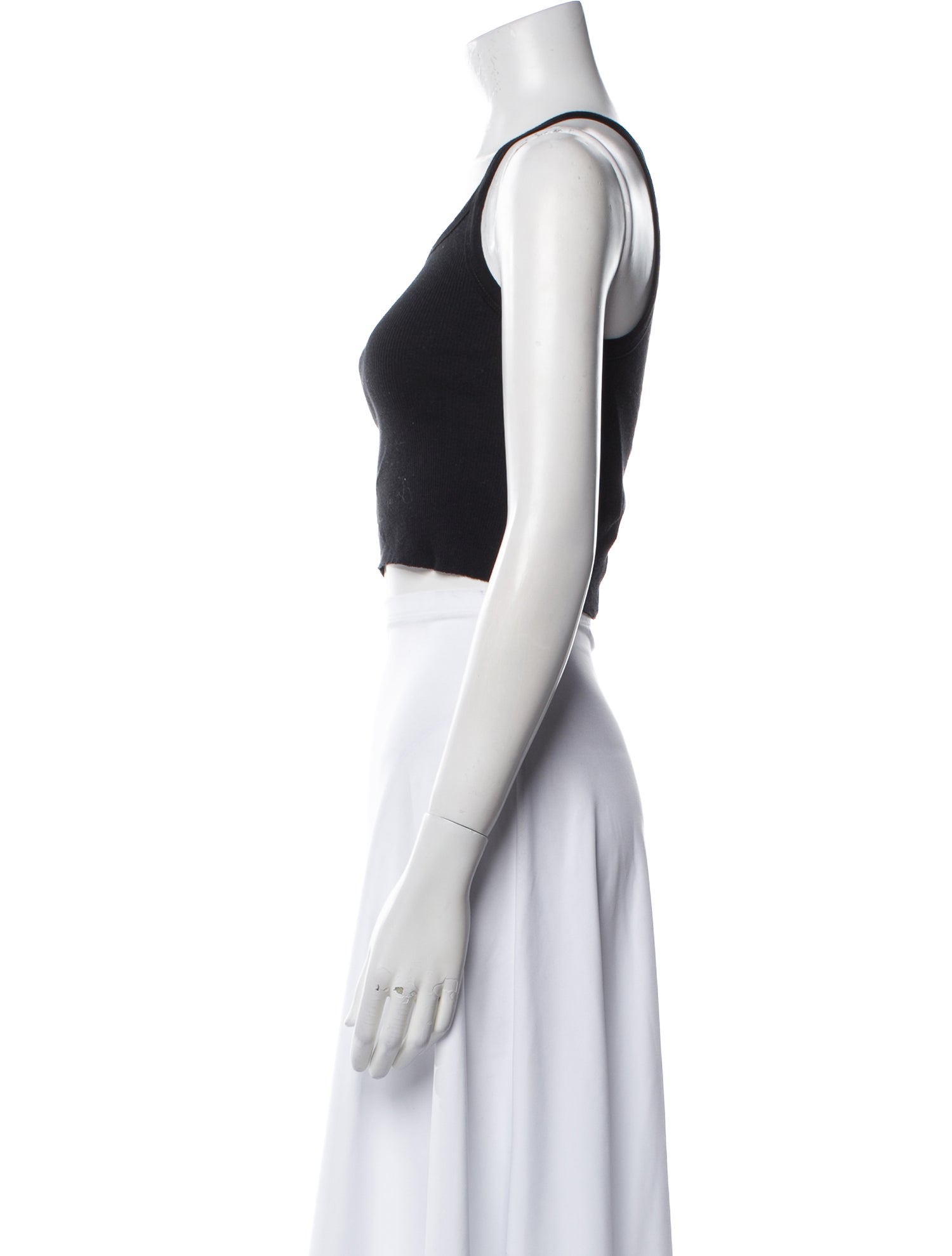 Éterne Scoop Neck Sleeveless Crop Top