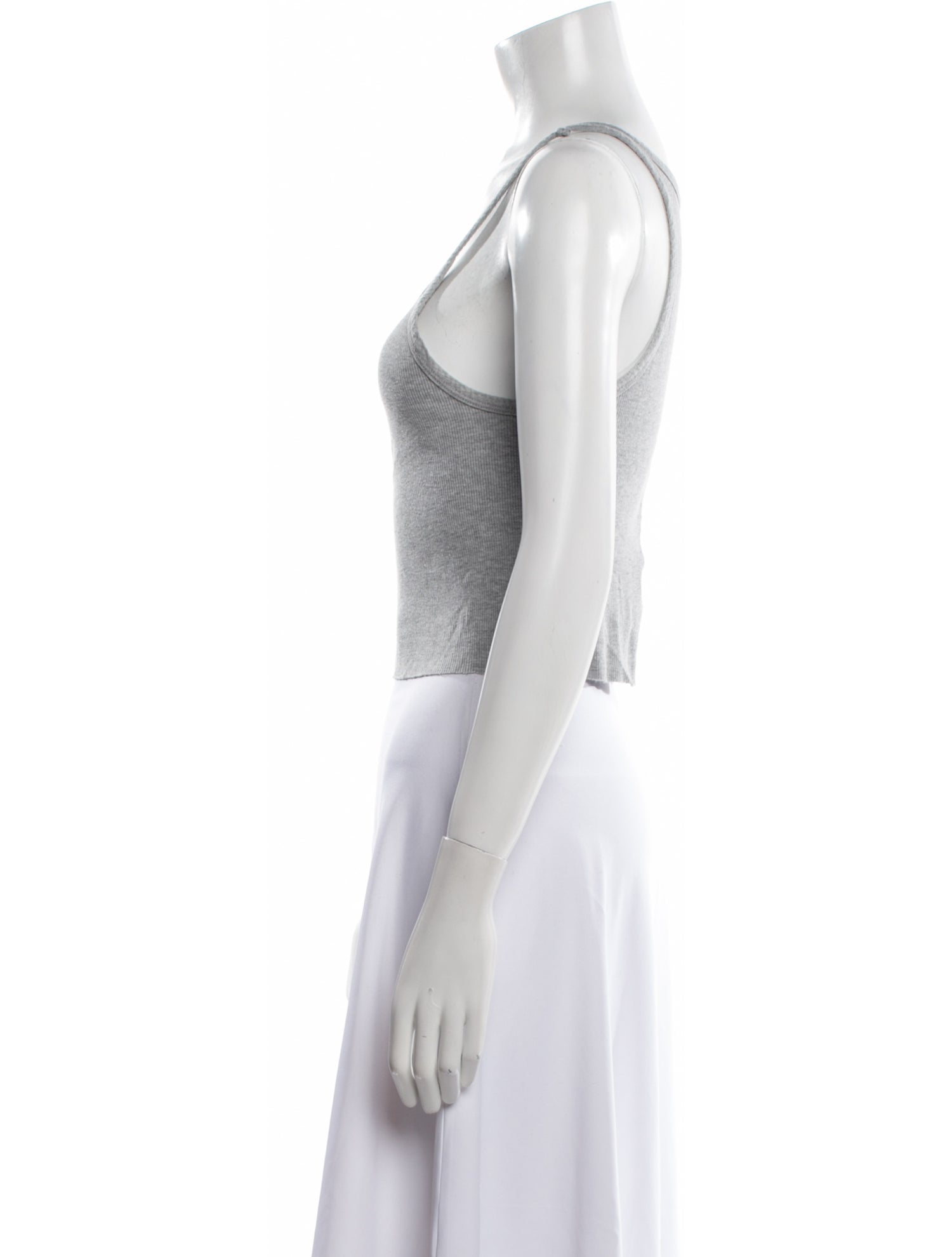 Éterne Scoop Neck Sleeveless Crop Top