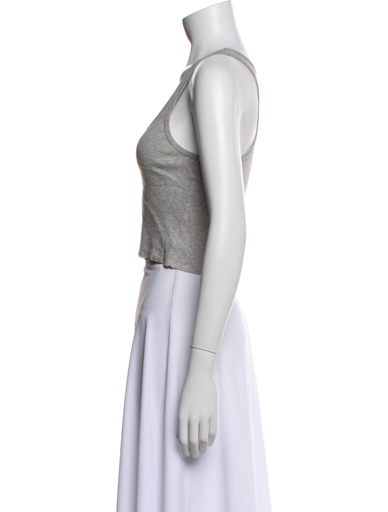 Éterne Scoop Neck Sleeveless Crop Top