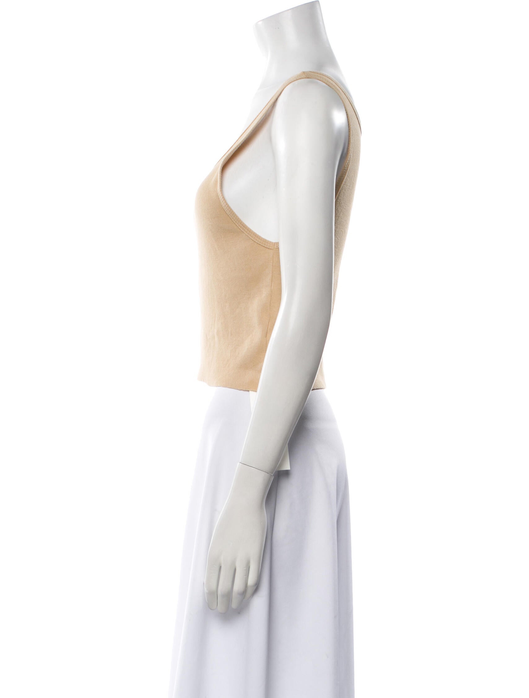 Éterne Scoop Neck Sleeveless Crop Top