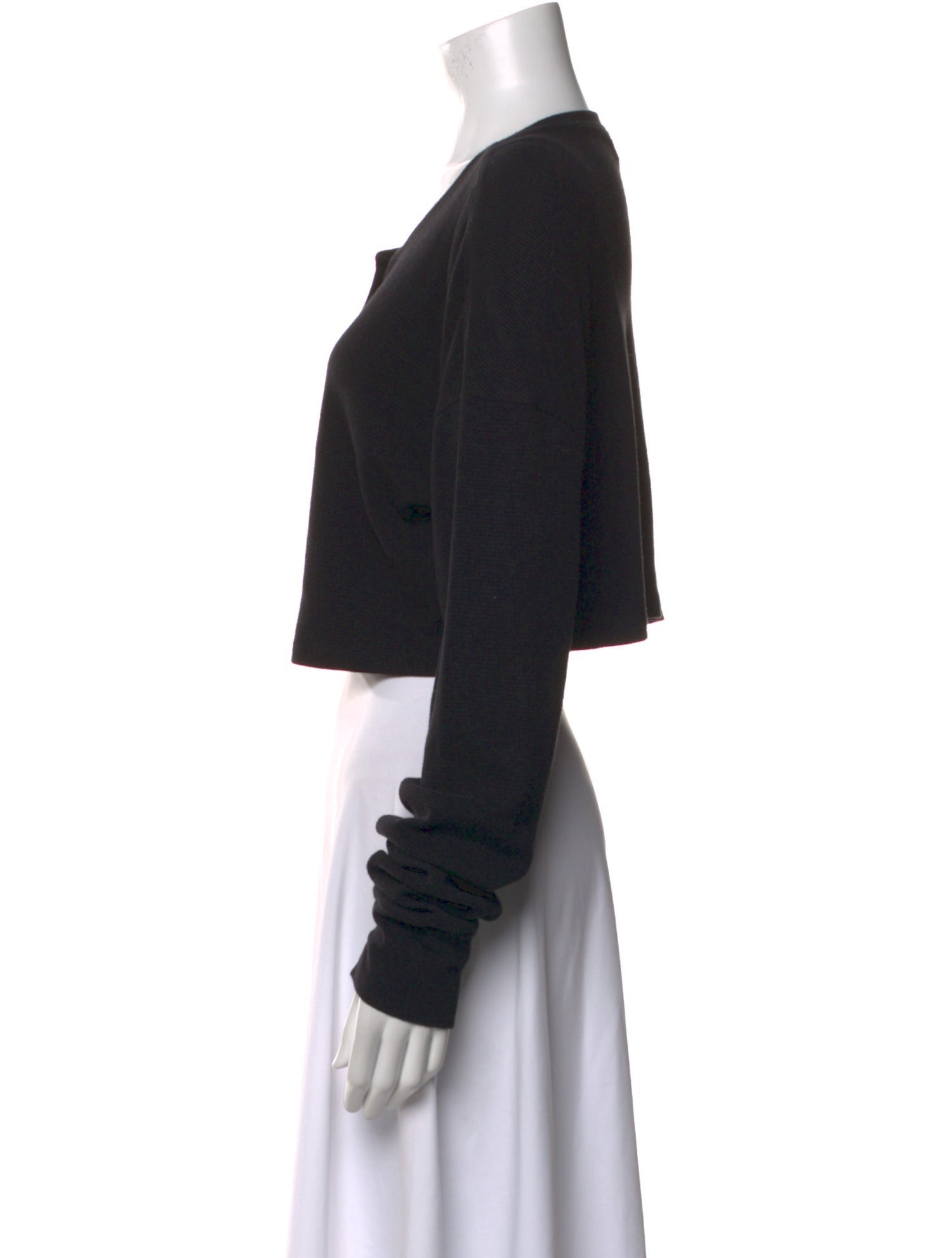 Éterne Scoop Neck Long Sleeve Crop Top