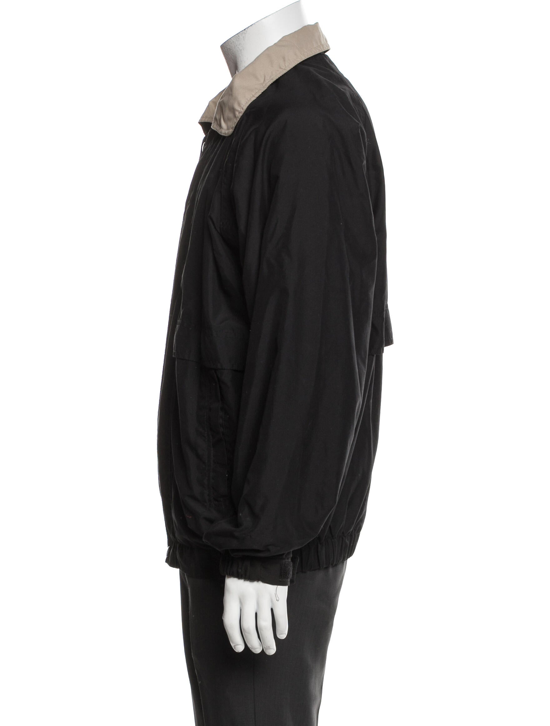 ‎Tres Bien Windbreaker