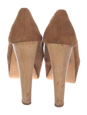 Ermanno Scervino Suede Pumps
