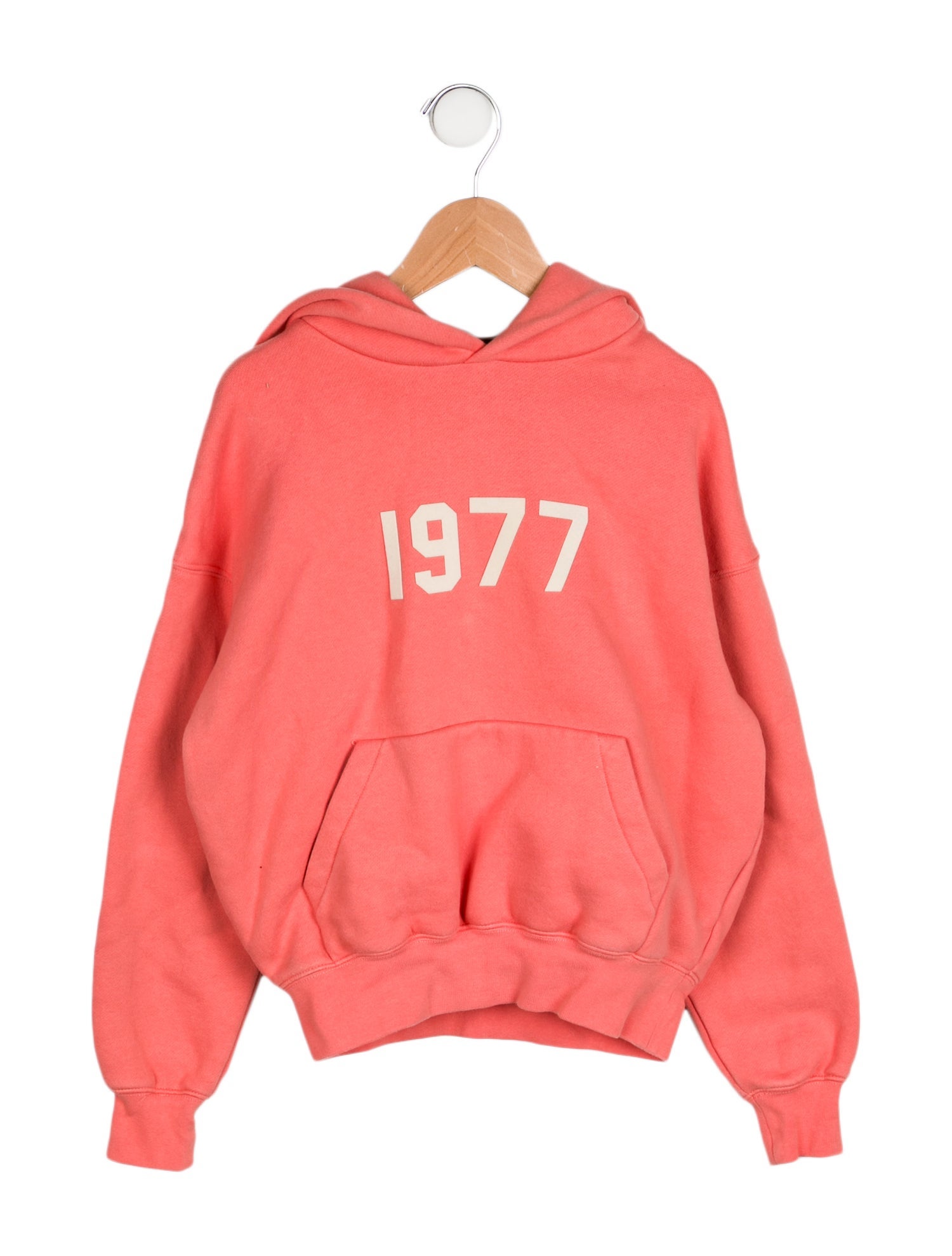 エッセンシャルズ パーカー 1977 コーラル Essentials - Fear of God Kids Boys' Embroidered Logo Hoodie '1977