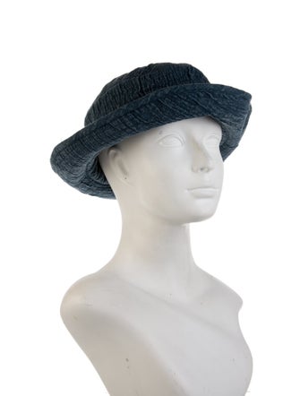 18 EAST 18 EAST Bucket Hat