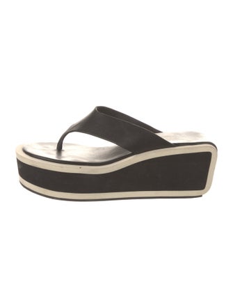 FRAME Leather Printed T-Strap Sandals