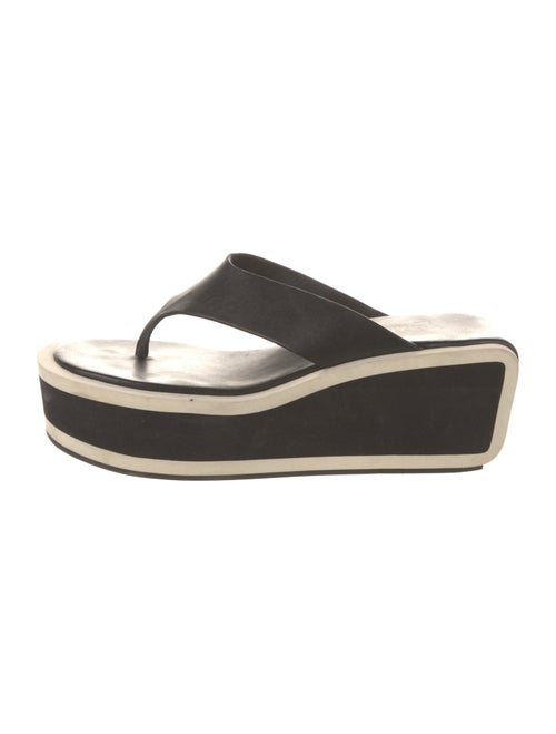 FRAME Leather Printed T-Strap Sandals