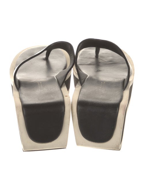 FRAME Leather Printed T-Strap Sandals