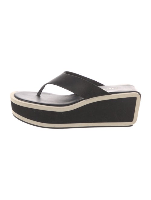 FRAME Leather Flip Flops