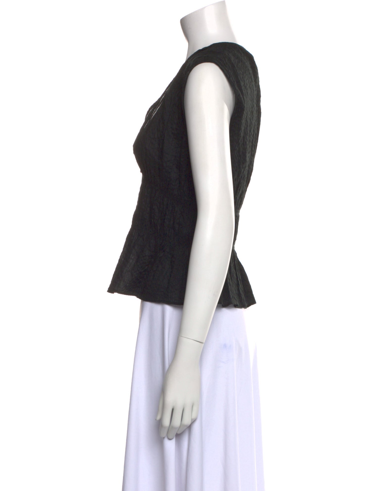 FRAME V-Neck Sleeveless Crop Top