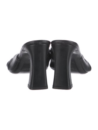 FRAME Leather Slides