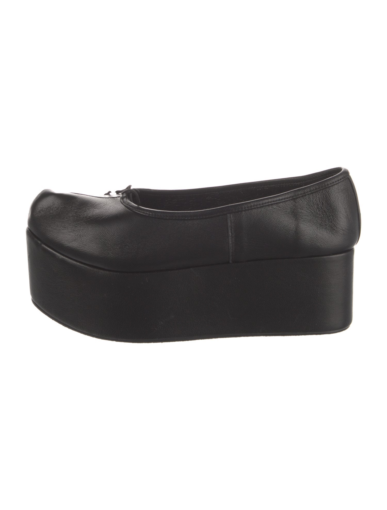 Flat Apartment Leather Pumps