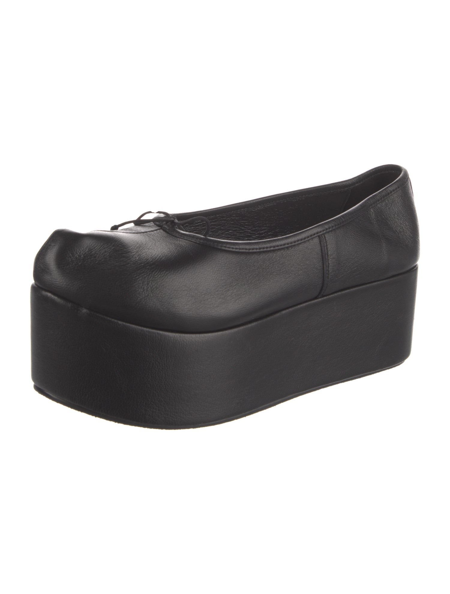 Flat Apartment Leather Pumps