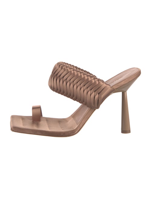 GIA/RHW Satin Slides