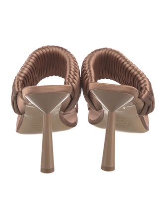 GIA/RHW Satin Slides